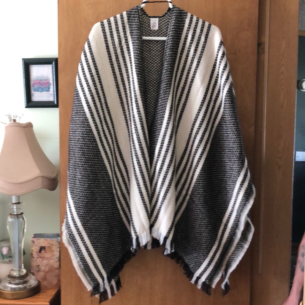 Black&White Stripped Shawl      OS